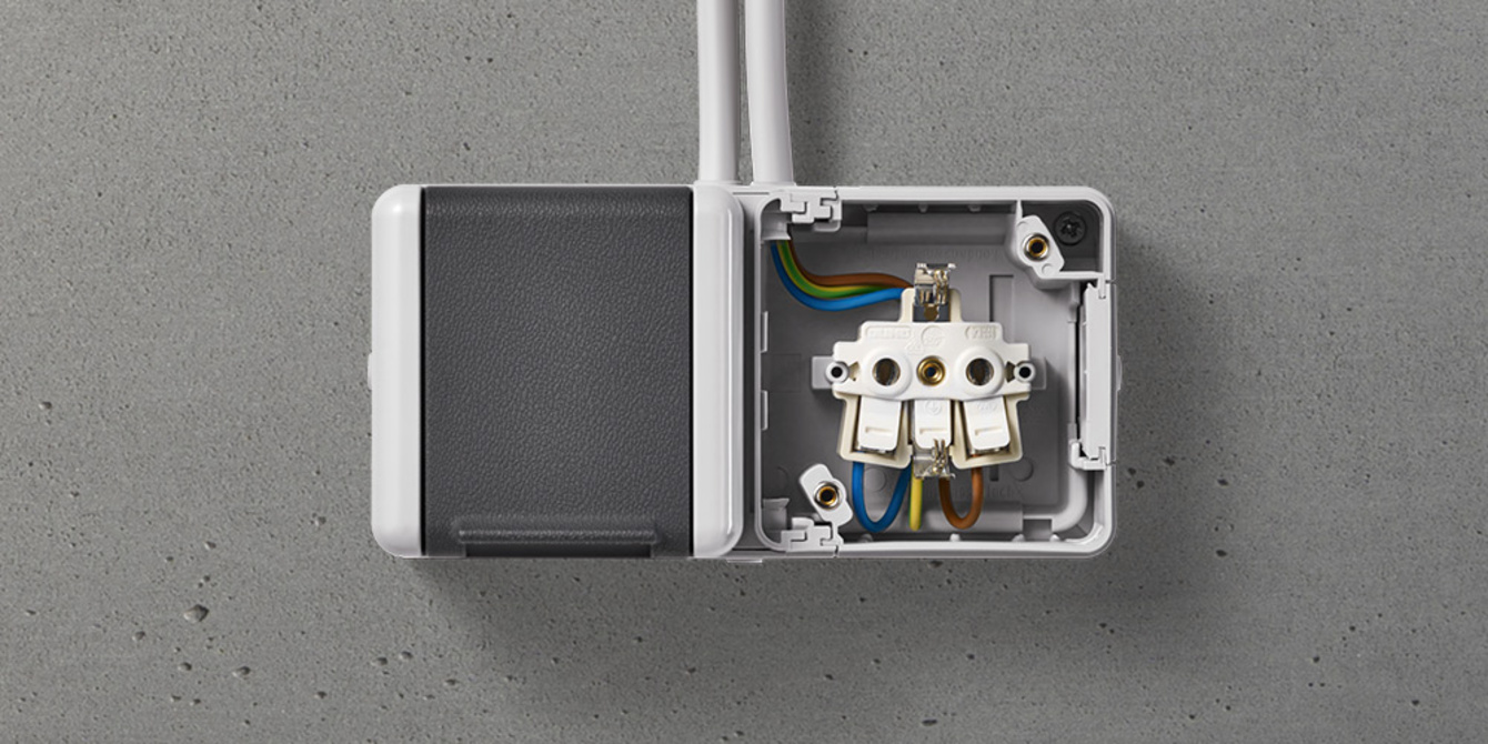 Doppelsteckdose mit Trennsteg bei WIN-TEC in Pressath